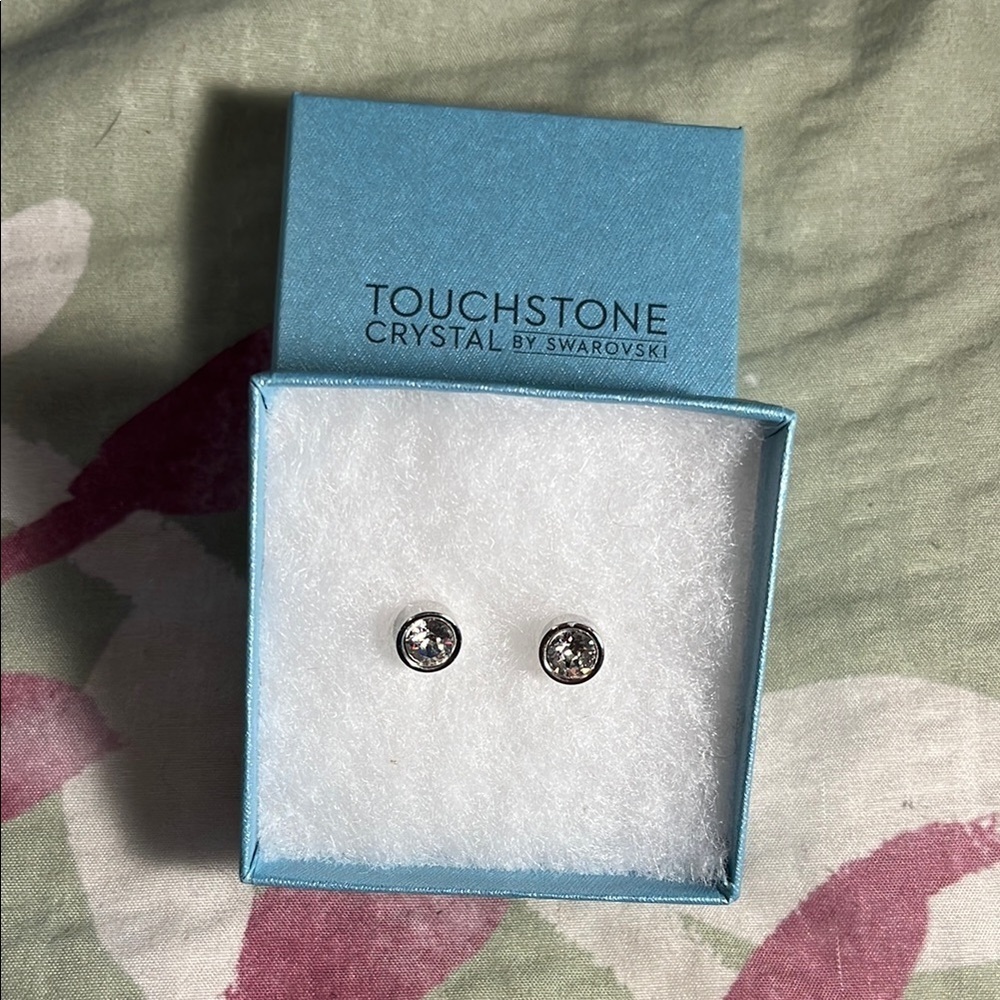 Swarovski crystal gorgeous stud earrings